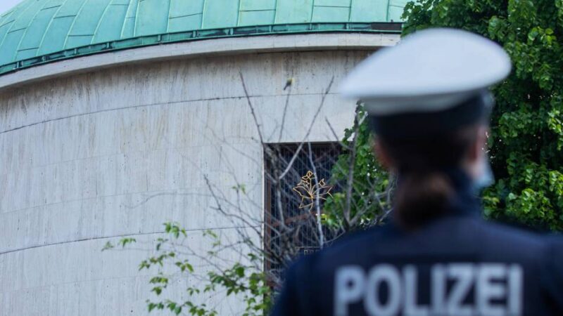 Jüdische Gemeinde in Düsseldorf: Vor 25 Jahren wurde die Synagoge zum Ziel eines Brandanschlags