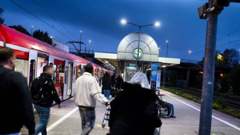 Angsträume in Langenfeld: S-Bahnhöfe sollen besser ausgeleuchtet werden