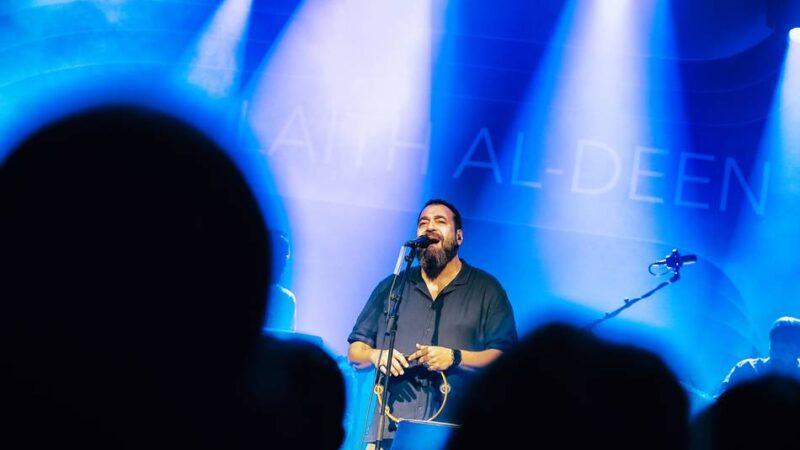 Konzert in Monheim: Laith Al-Deen verzaubert die Aula am Berliner Ring