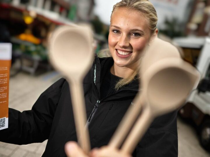 Wochenmarkt in Monheim: Kochlöffel-Aktion soll zum gemeinsamen Kochen animieren