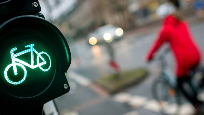 Tipps der Neusser Polizei: Sicher radeln im Herbst – „Machen Sie sich sichtbar“