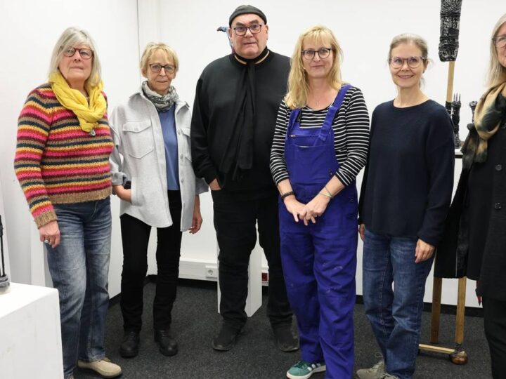 Kunst statt Geburtstagsfeier in Grevenbroich: Franzen zeigt Workshop-Werke in Gemeinschaftsschau
