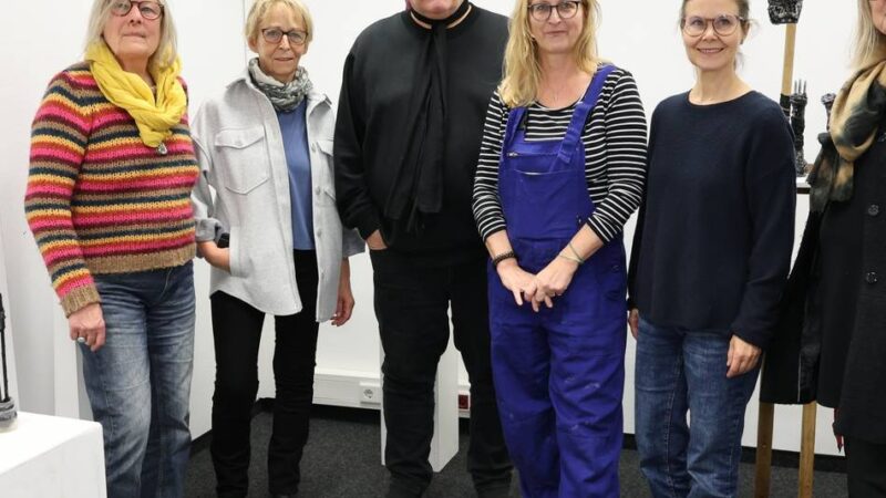 Kunst statt Geburtstagsfeier in Grevenbroich: Franzen zeigt Workshop-Werke in Gemeinschaftsschau