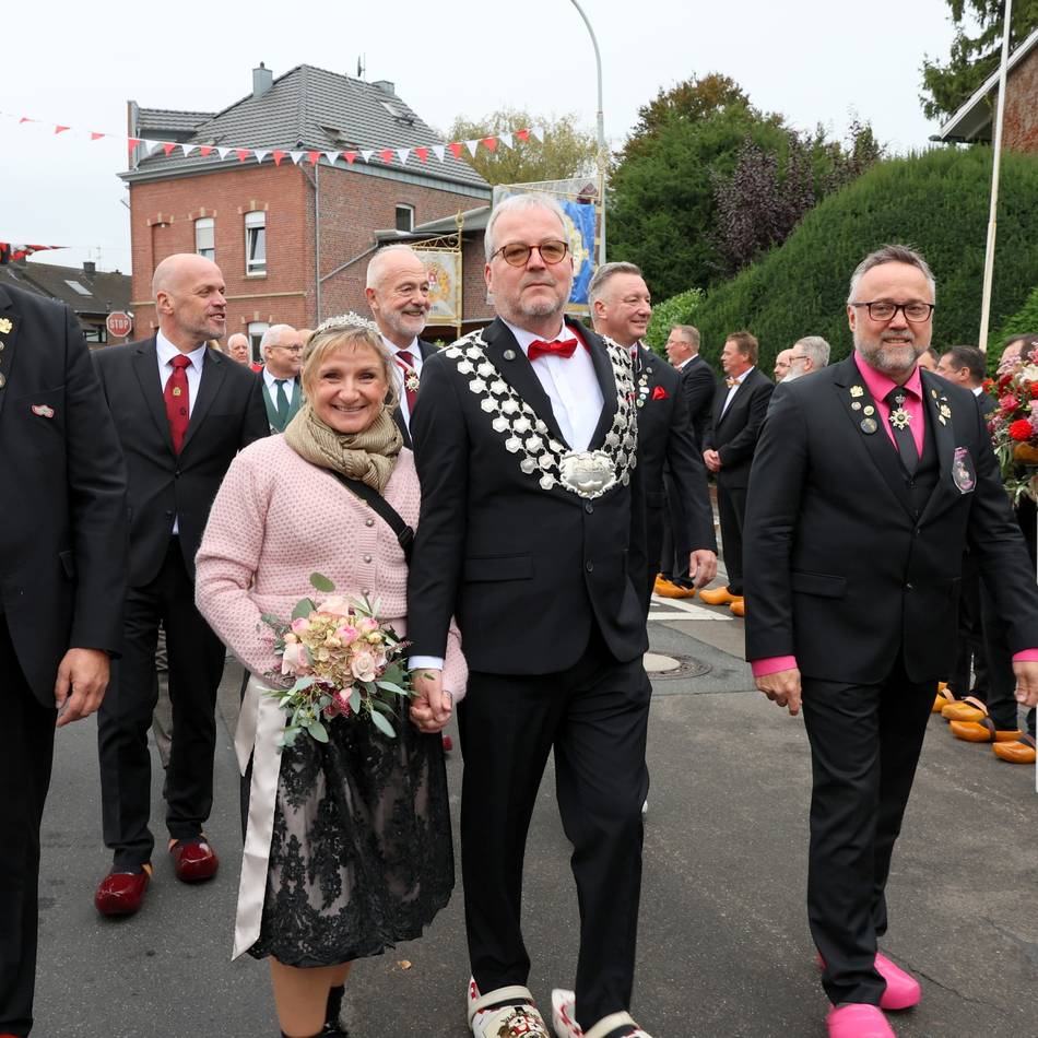Brauchtum in Grevenbroich: Kirmesgesellschaft Elsen-Fürth feiert mit Stefan und Silke Hermanns