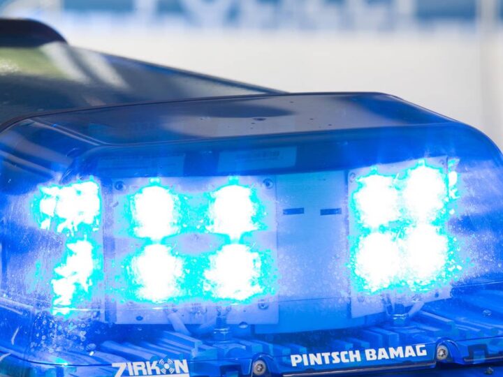 Unfall an der Kreuzung in Kevelaer: 80-jähriger Autofahrer übersieht Motorradfahrer