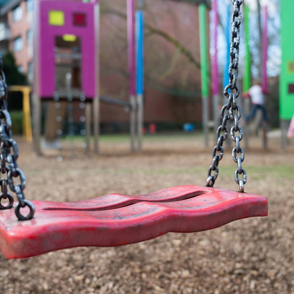 Auf mehreren Spielplätzen in Leverkusen: Sicherheitsgefährdung: Stadt baut Spielgeräte ab