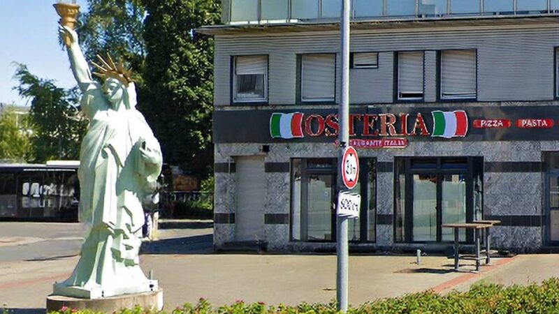 Im März am Konrad-Adenauer-Platz abgebaut: Erkelenz versteigert die Freiheitsstatue