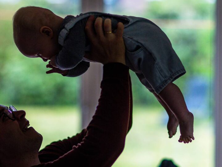 Treppengitter, Schränke, Steckdosen: So wird das Haus sicher für ein Kleinkind