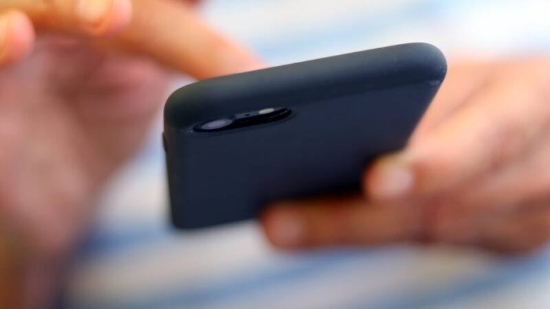 Angebot in Kempen: Ehrenamtler helfen bei Fragen zum Smartphone