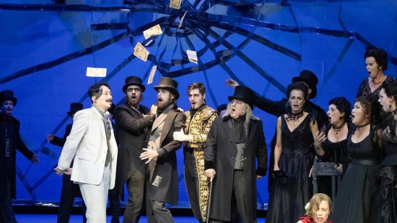Weitweit meistgespielte Oper in Krefeld: Umjubelte La-Traviata-Premiere im Theater