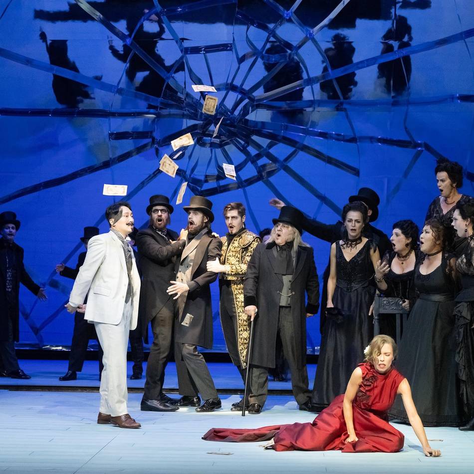 Weitweit meistgespielte Oper in Krefeld: Umjubelte La-Traviata-Premiere im Theater