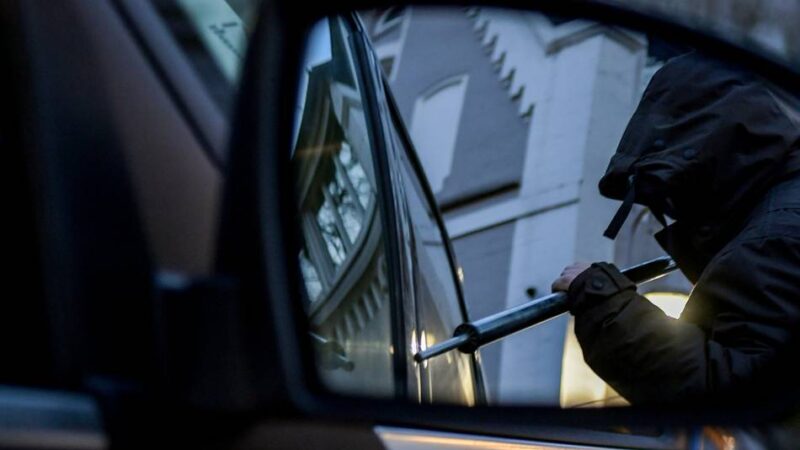 Flucht über Acker: Lexus von Gelände eines Weseler Autohauses gestohlen