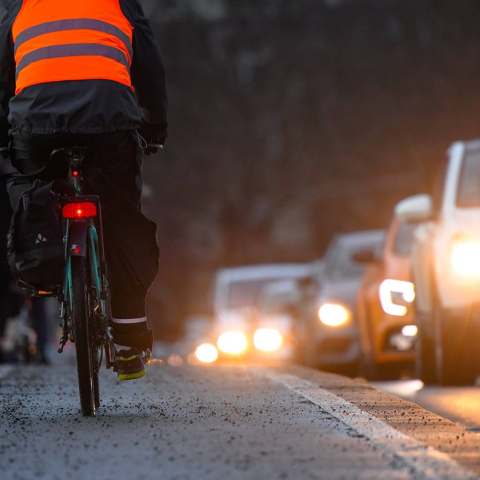 TÜV-Experte aus Moers gibt Tipps: Was Autofahrer im Herbst beachten sollten