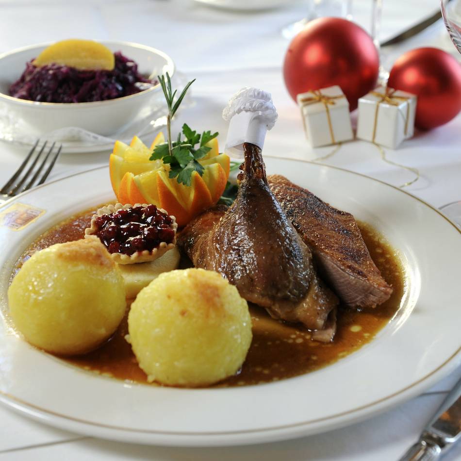 Tradition trifft Preissteigerung: Wie Neusser Gastronomen mit Kostenexplosion bei den Martinsgänsen umgehen