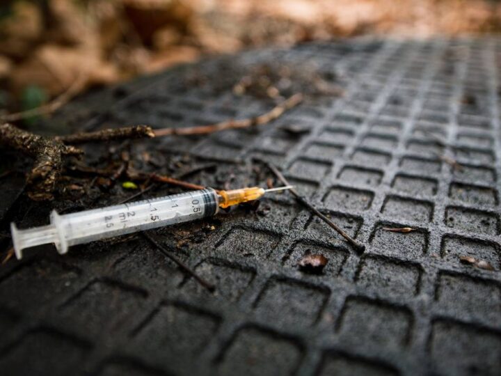 Kontrollen an mehreren Orten in Grevenbroich: Polizei nimmt mutmaßliche Drogendealer fest