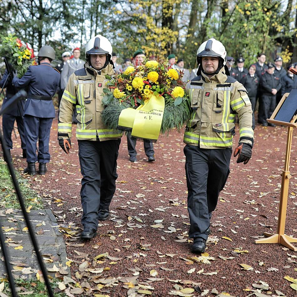 Zwei Veranstaltungen zum Volkstrauertag in Mettmann: Schweigemarsch und ein mahnendes Gedenken