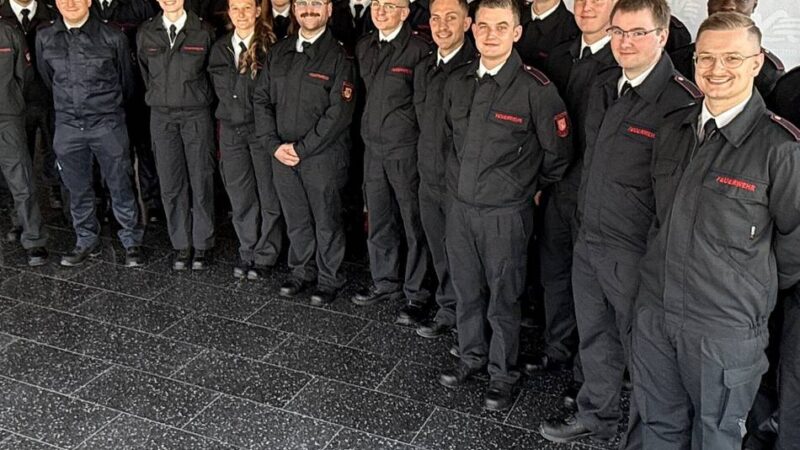 Jetzt gab es den Start: Ausbildung an der Kreisfeuerwehrschule