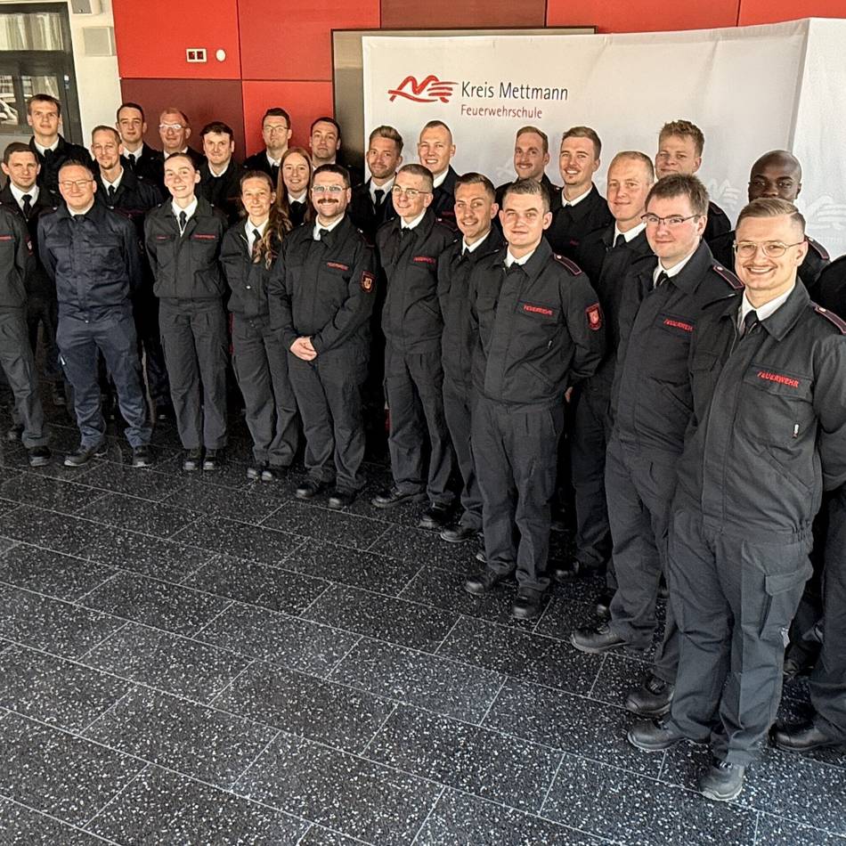 Jetzt gab es den Start: Ausbildung an der Kreisfeuerwehrschule
