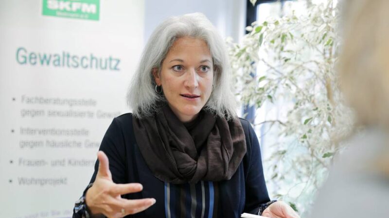 Warnhinweis des SKFM Mettmann zum Internationalen Tag für die Beseitigung der Armut: Jede fünfte Frau rutscht unter die Armutsgrenze
