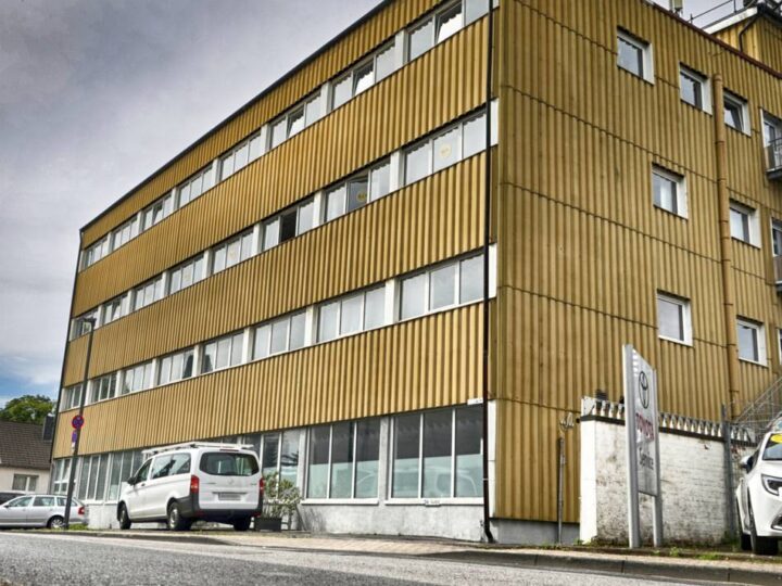 Diakonie und Stadt haben einen Mietvertrag unterschrieben: Die Tafel zieht um an die Oetzbachstraße