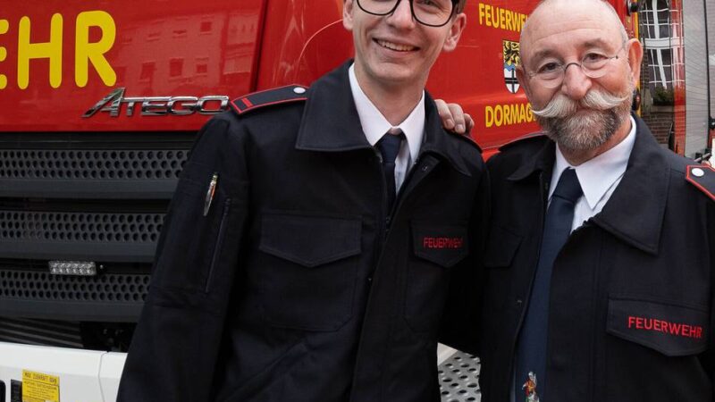 Prominenter Retter in Dormagen: Horst Lichter ist jetzt ein Feuerwehrmann