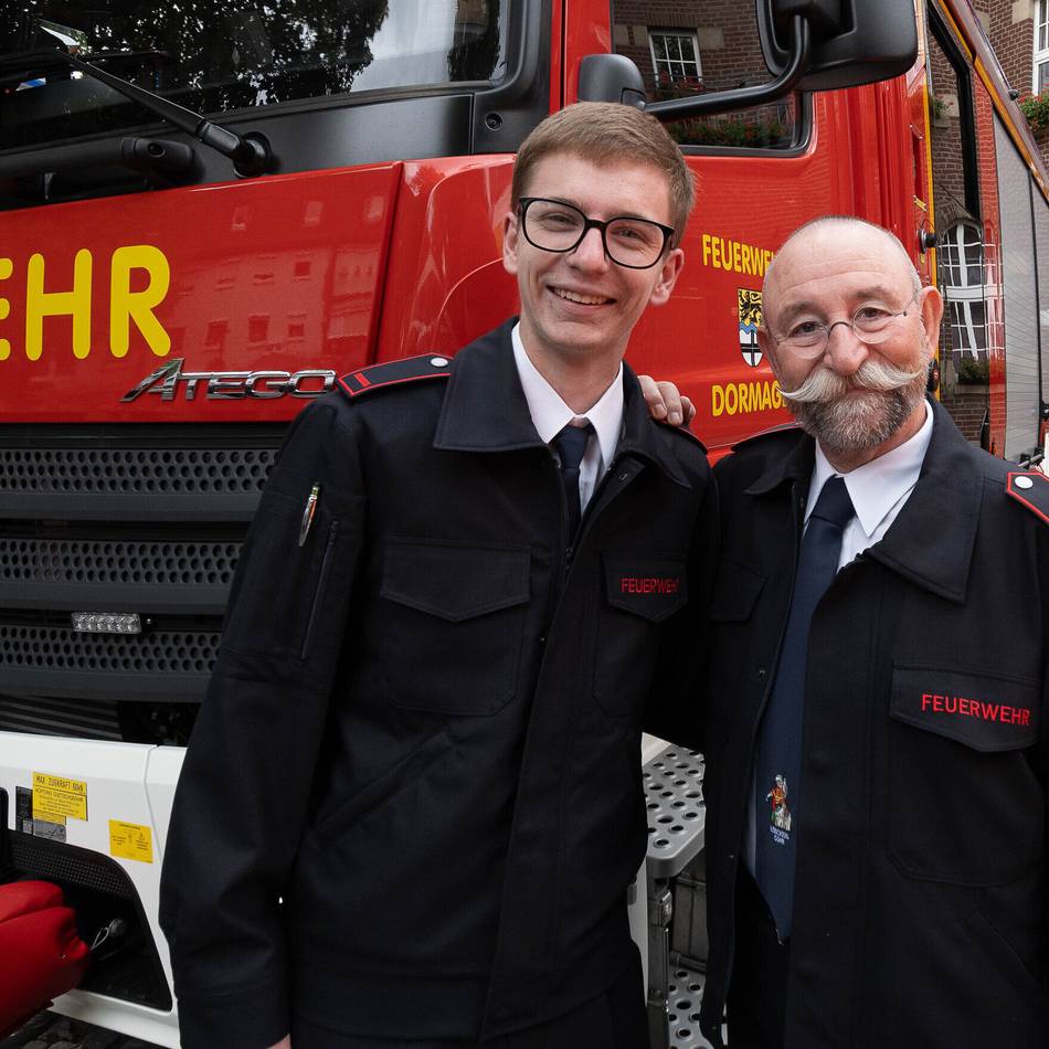 Prominenter Retter in Dormagen: Horst Lichter ist jetzt ein Feuerwehrmann