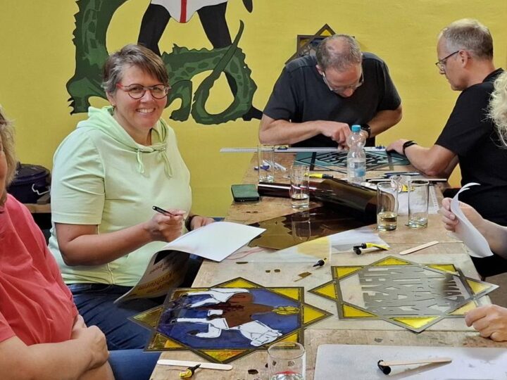 Jubiläumsaktion der Schützen Breyell-Natt: Defibrillator, Bienenhaus und Kochen im Altenheim