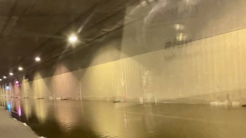 Nach Regen am Samstag: Erneut steht Wasser im Universitätstunnel auf der A46 – Zufahrten teilweise gesperrt