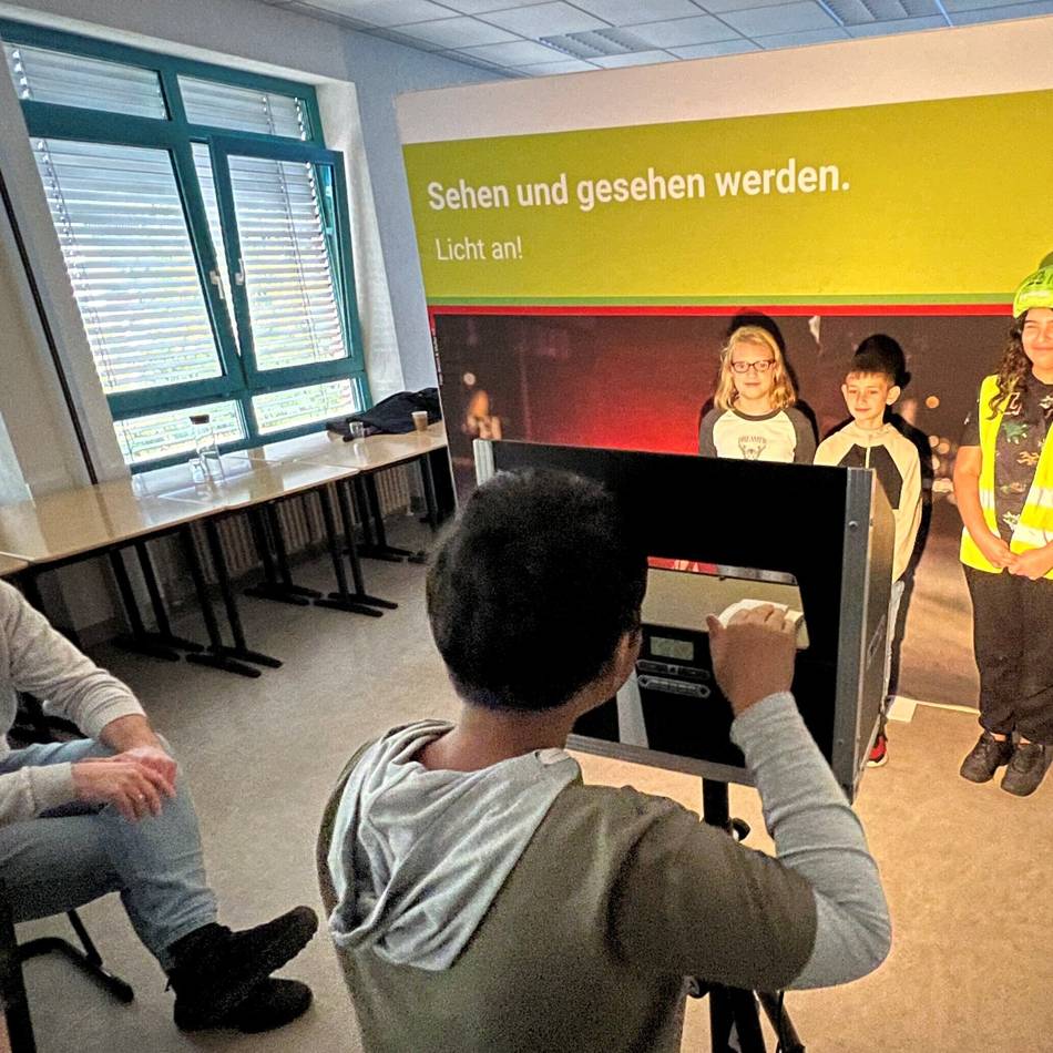 „Aktion Licht“ am Werner-Jaeger-Gymnasium: Wie der Schulweg im Winter sicherer wird