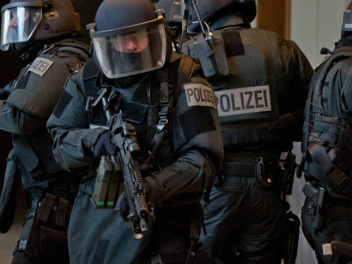 Einsatz in Grevenbroich: SEK stürmt Haus in Wevelinghoven