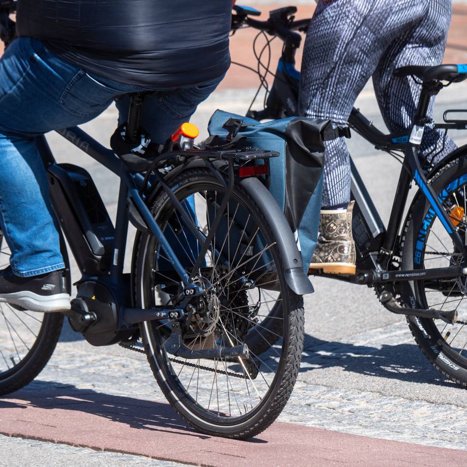 Appell der Polizei im Oberbergischen Kreis: Winterreifen aufziehen und E-Bikes richtig sichern