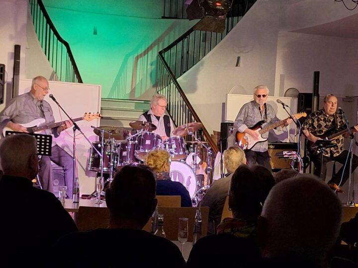 Konzert im Kultur-Haus Zach in Hückeswagen: „Four Shads of Grey“ sorgten für mitreißende Atmosphäre