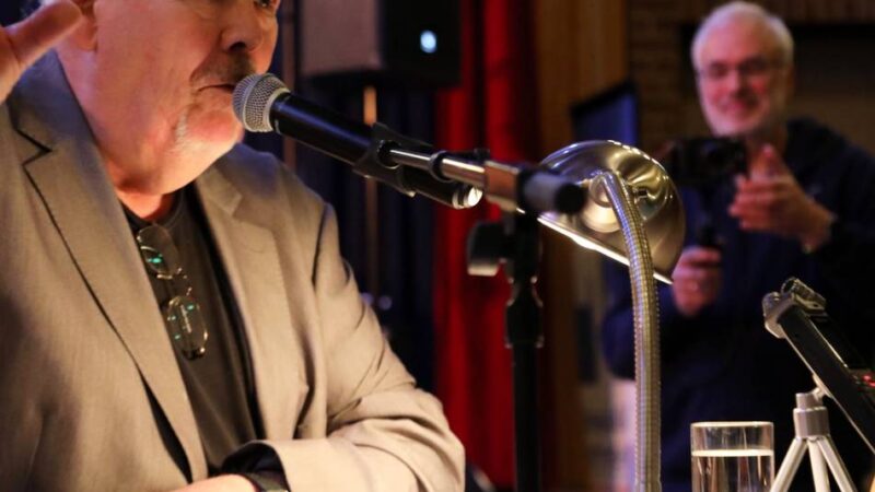 Premieren-Lesung für neuen Niederrhein-Krimi: Ein Mord, viel Humor und noch mehr Musik