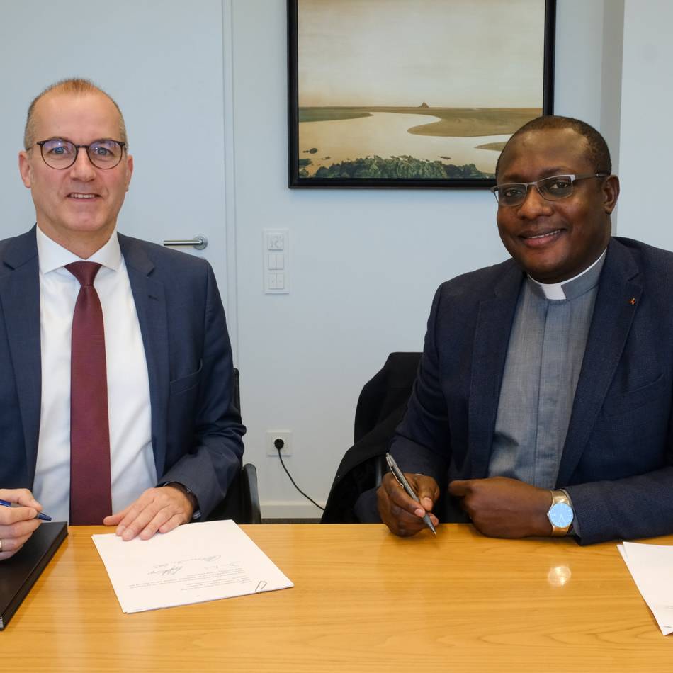 Patres in Knechtsteden feiern mit Wein: Das Kloster gehört endlich den Spiritanern