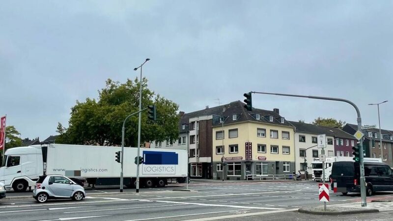 Korschenbroicher Straße in Mönchengladbach: Eine der wichtigsten Kreuzungen der Stadt wird zur Baustelle