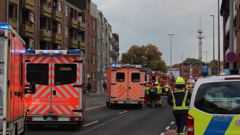 Nach Kellerbrand in Mönchengladbach: Verkehrschaos nach Großeinsatz an der Korschenbroicher Straße