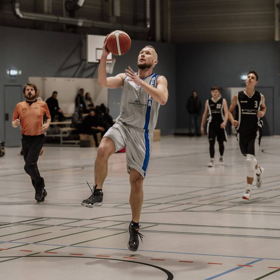 Zittersieg über Barmer TV: Rheinbergs Basketballer legen in der Oberliga Traumstart hin