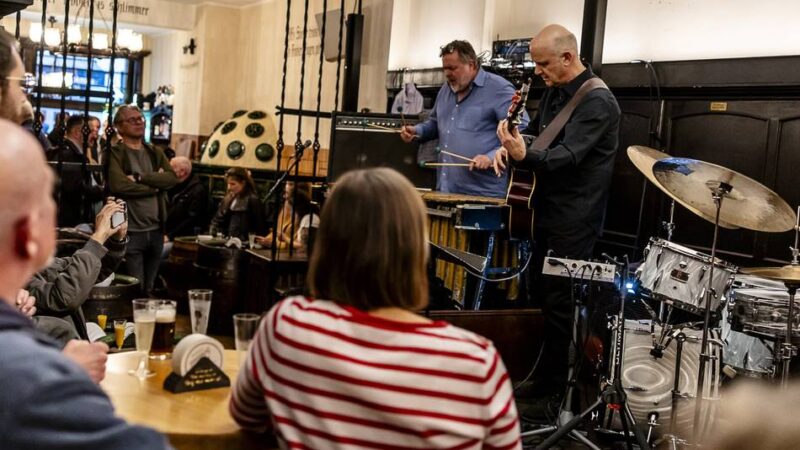Positive Bilanz der Premiere von Altstadt Live: Düsseldorfer Altstadt soll mehr Livemusik bekommen – „so wie es früher immer war“
