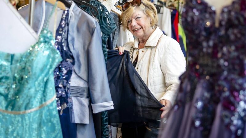 Second Hand Mode in Düsseldorf: Erster Kleiderbasar der St. Antonius-Schützen – „das braucht Hassels“
