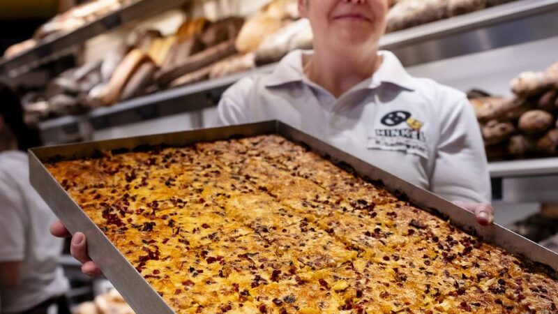 Herbstliche Gerichte in Düsseldorf: Federweißer und Zwiebelkuchen – wo Sie das beliebte Duo bekommen