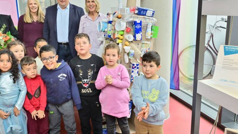 Stadtgespräch in Krefeld: Kinderausstellung in der Mediothek und ein ganz besonderer Tag
