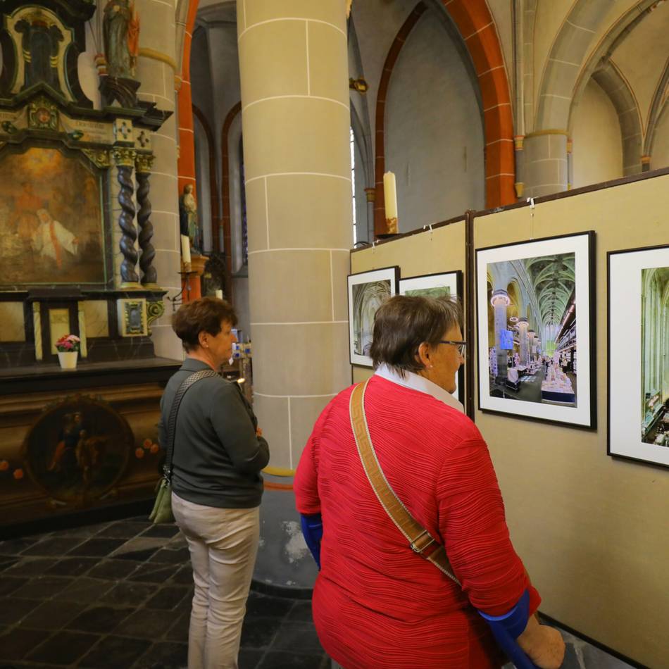 Kunstausstellung in der Gerebernus-Kapelle Sonsbeck: Fotografie zwischen Licht, Farbe und Spiritualität
