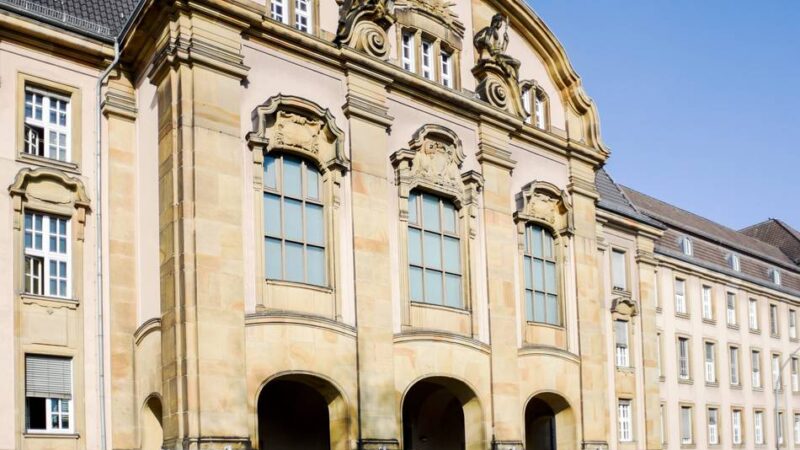 Prozess startet bald: Mönchengladbacher soll Schwester die Kellertreppe hinuntergestoßen haben