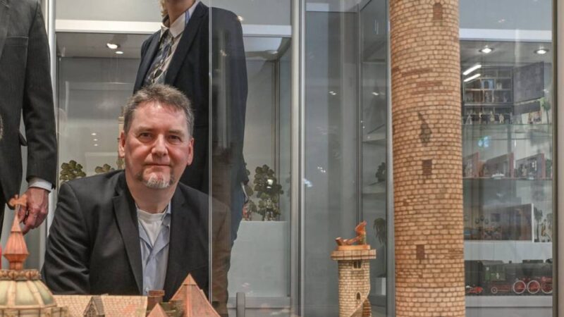 Neue Ausstellung im Niederrheinischen Freilichtmuseum: Faszinierende Welt des Kartonmodellbaus
