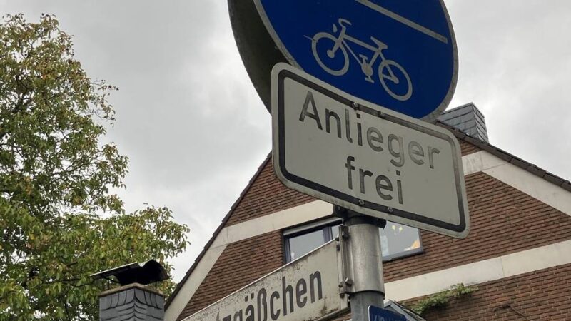 Debatte um Poller-Abbau in Kempen-St. Hubert: „Manche wissen offenbar nicht, dass man auf Radwegen nicht mit dem Auto fahren darf“