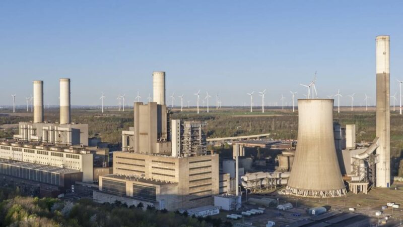 Kraftwerk Frimmersdorf: RWE stellt Fahrplan für Abriss vor – Sprengung von Kamin und Kühlturm „relativ sicher“