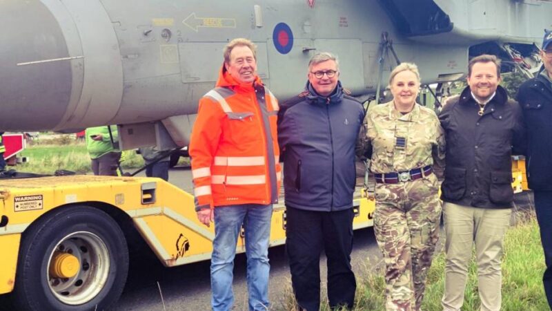 Gegen das Vergessen: Tornado und Jaguar auf ehemaligem Flugplatz Elmpt angekommen