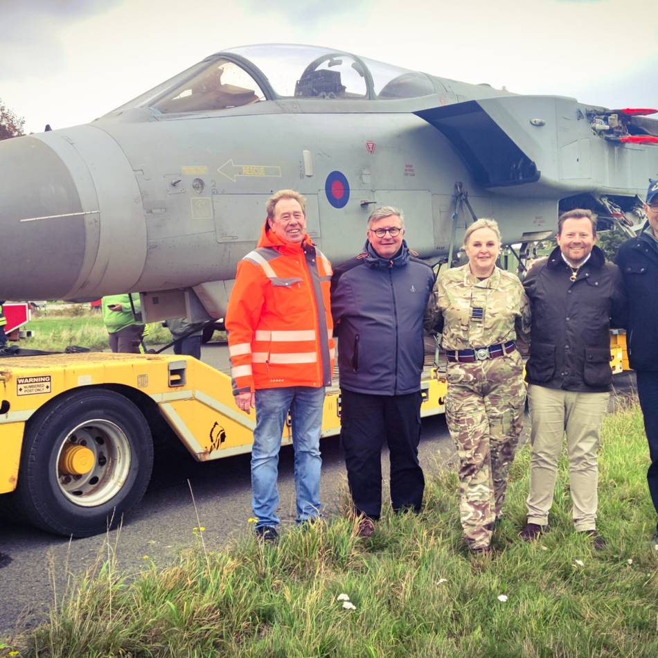 Gegen das Vergessen: Tornado und Jaguar auf ehemaligem Flugplatz Elmpt angekommen