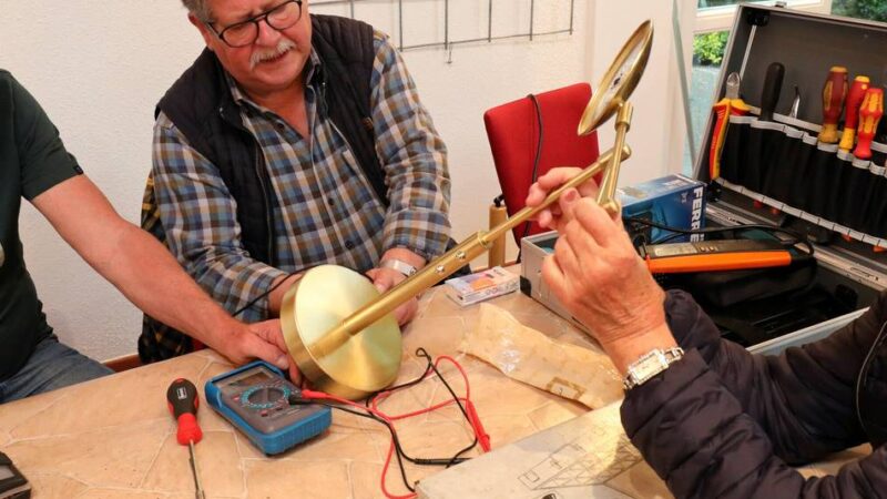 Repair-Café in Alpen-Veen: Ehrenamtliche Tüftler helfen bei Reparatur