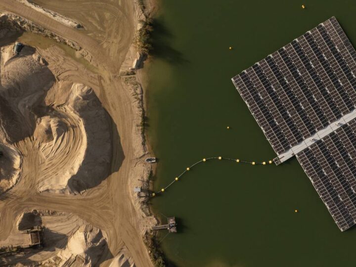 Schwimmende Photovoltaik-Anlage in Goch: „Grüner Strom“ kommt jetzt aus dem Kiessee